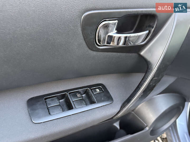Позашляховик / Кросовер Nissan Qashqai+2 2010 в Стрию