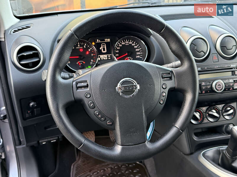 Позашляховик / Кросовер Nissan Qashqai+2 2010 в Стрию