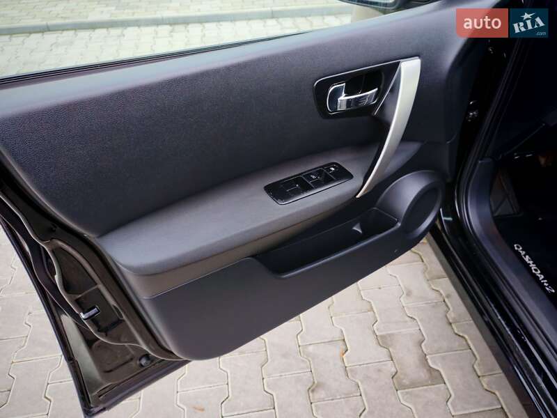 Позашляховик / Кросовер Nissan Qashqai+2 2011 в Стрию