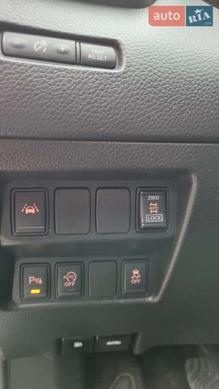 Позашляховик / Кросовер Nissan Qashqai+2 2015 в Полтаві