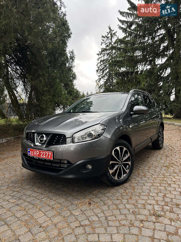 Позашляховик / Кросовер Nissan Qashqai+2 2011 в Києві