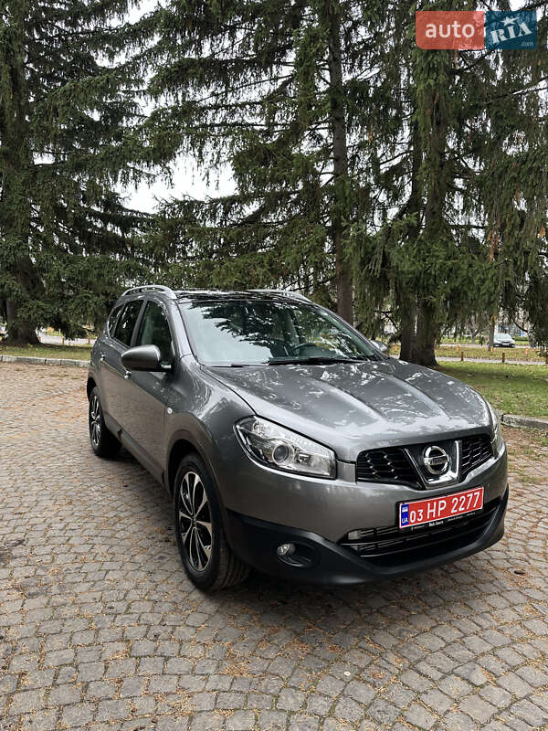 Позашляховик / Кросовер Nissan Qashqai+2 2011 в Києві