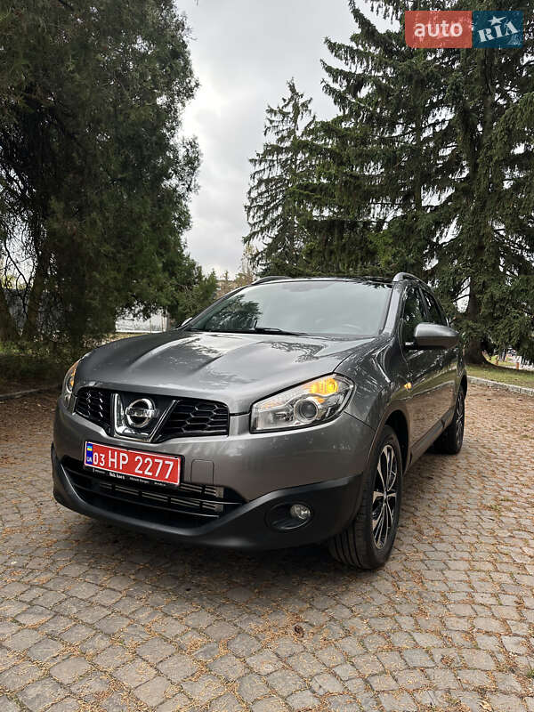 Позашляховик / Кросовер Nissan Qashqai+2 2011 в Києві