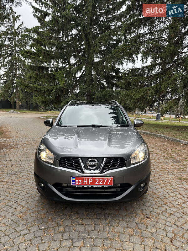 Позашляховик / Кросовер Nissan Qashqai+2 2011 в Києві