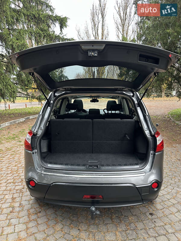 Позашляховик / Кросовер Nissan Qashqai+2 2011 в Києві