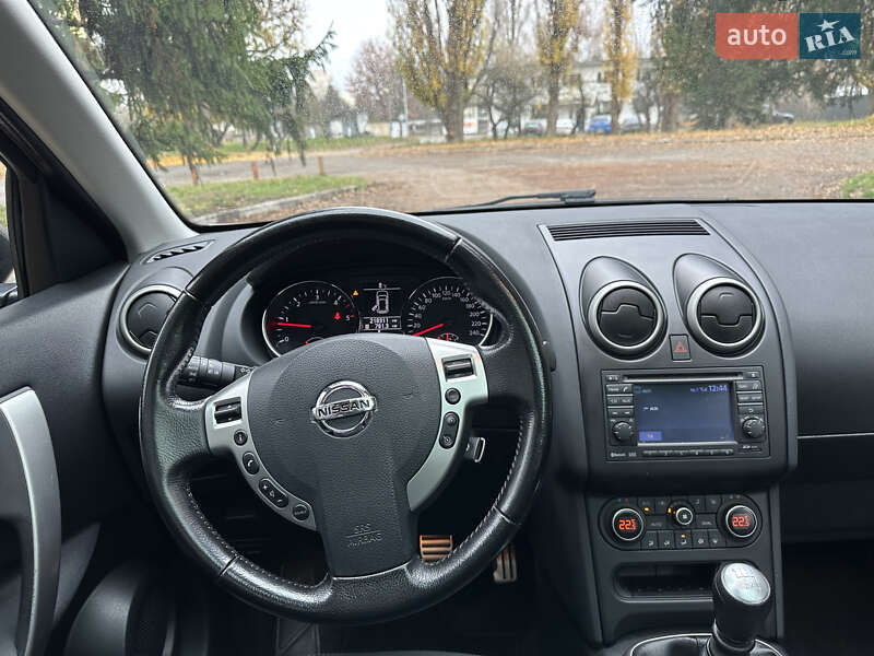 Позашляховик / Кросовер Nissan Qashqai+2 2011 в Києві
