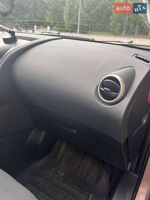 Внедорожник / Кроссовер Nissan Qashqai+2 2010 в Киеве