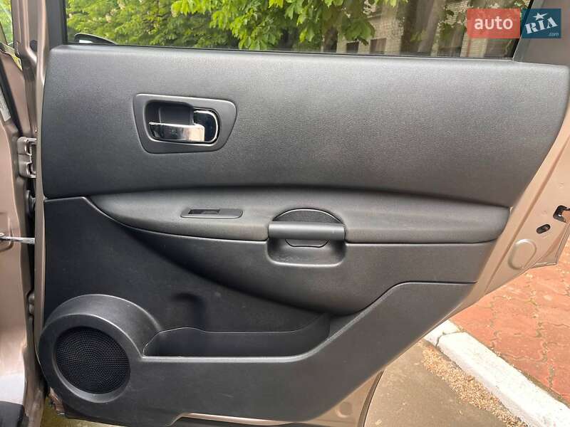 Внедорожник / Кроссовер Nissan Qashqai+2 2010 в Киеве