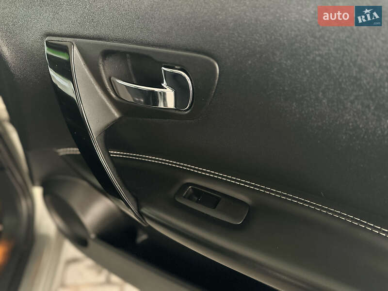 Позашляховик / Кросовер Nissan Qashqai+2 2013 в Стрию