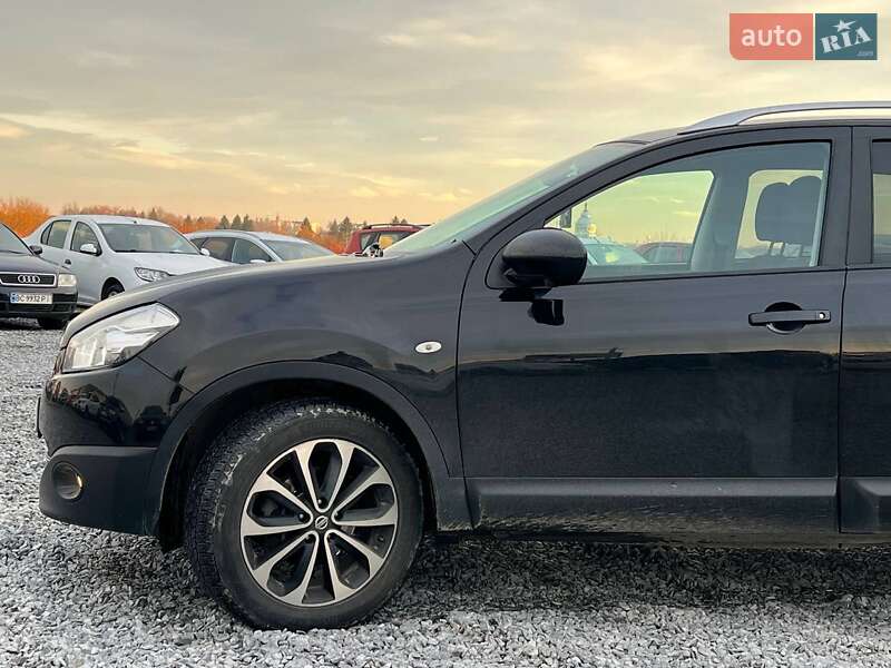 Позашляховик / Кросовер Nissan Qashqai+2 2012 в Львові