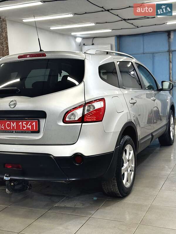 Позашляховик / Кросовер Nissan Qashqai+2 2010 в Стрию