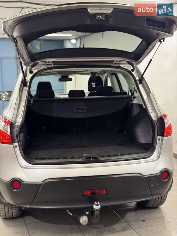 Позашляховик / Кросовер Nissan Qashqai+2 2010 в Стрию