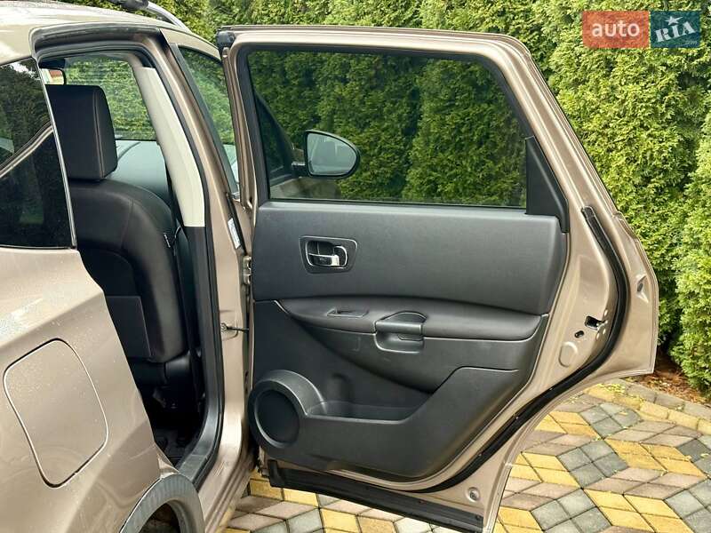 Внедорожник / Кроссовер Nissan Qashqai+2 2009 в Самборе