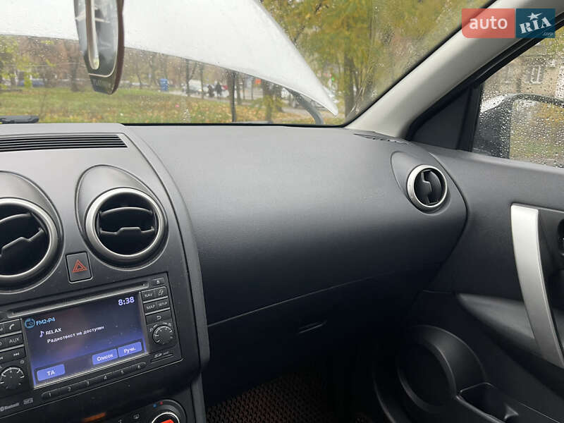 Позашляховик / Кросовер Nissan Qashqai+2 2010 в Києві