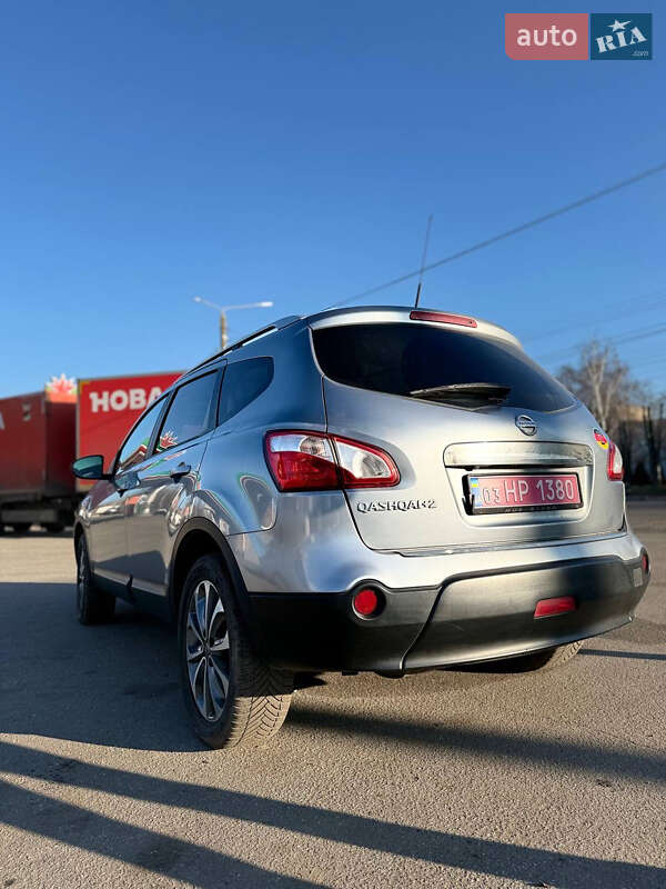 Внедорожник / Кроссовер Nissan Qashqai+2 2010 в Сумах