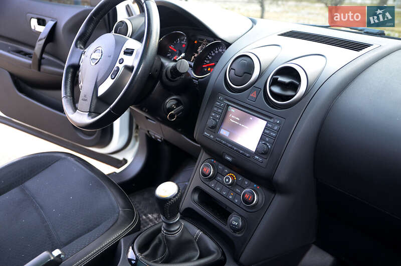 Позашляховик / Кросовер Nissan Qashqai+2 2013 в Ромнах