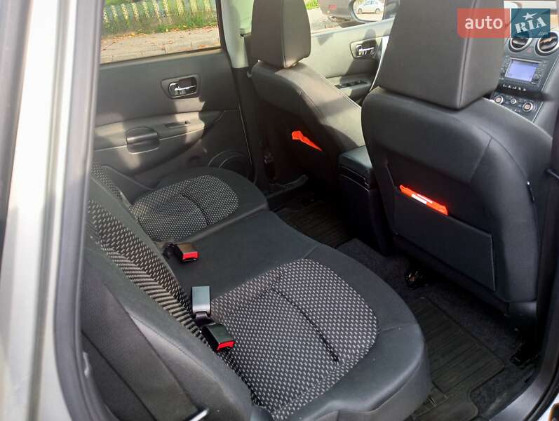 Внедорожник / Кроссовер Nissan Qashqai+2 2009 в Ужгороде