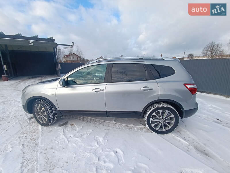 Внедорожник / Кроссовер Nissan Qashqai+2 2010 в Хмельницком