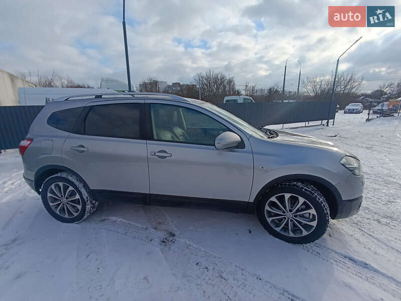 Nissan Qashqai+2 2010