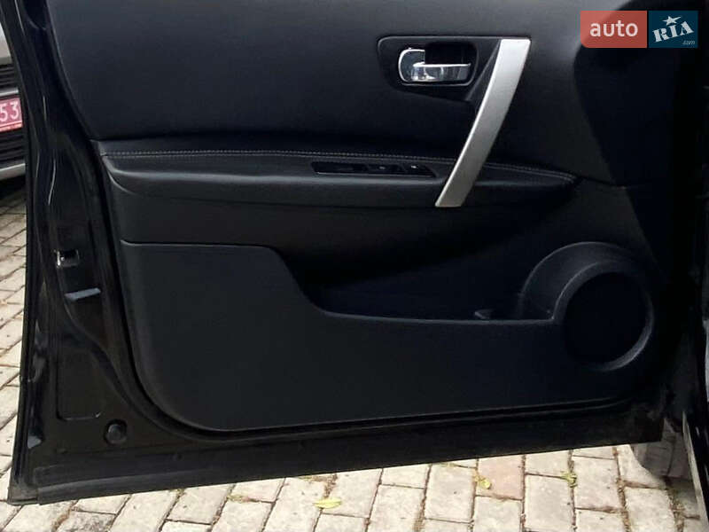 Позашляховик / Кросовер Nissan Qashqai+2 2010 в Рівному