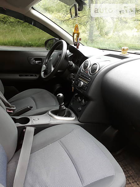 Минивэн Nissan Qashqai 2008 в Рахове