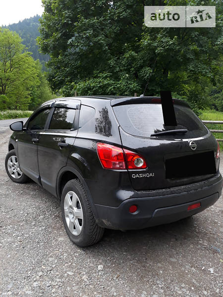 Минивэн Nissan Qashqai 2008 в Рахове