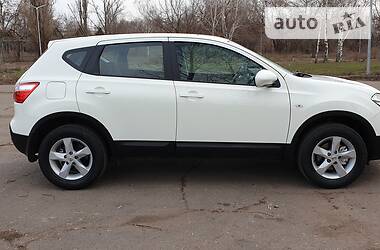 Позашляховик / Кросовер Nissan Qashqai 2013 в 