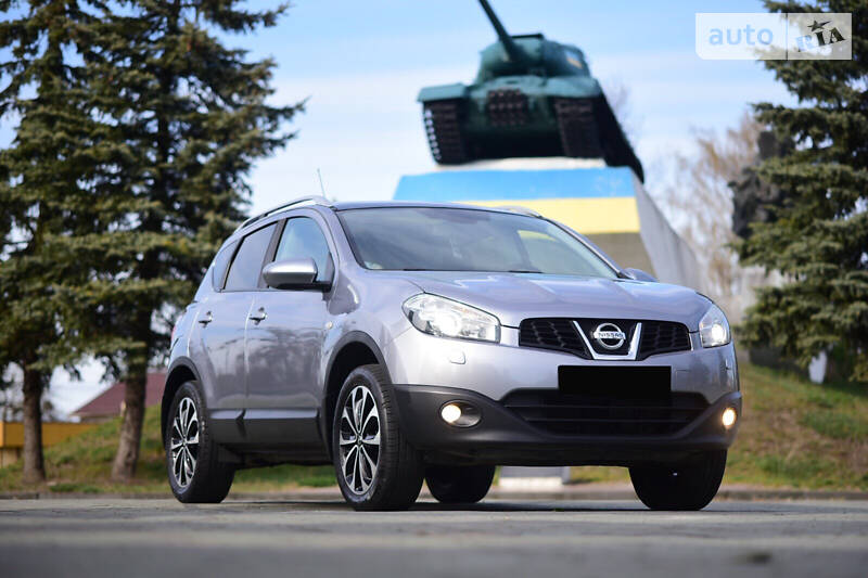 Позашляховик / Кросовер Nissan Qashqai 2010 в 