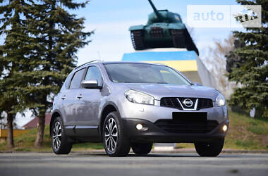 Позашляховик / Кросовер Nissan Qashqai 2010 в 