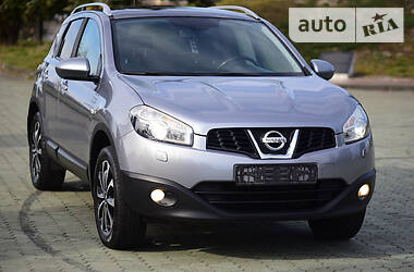Позашляховик / Кросовер Nissan Qashqai 2010 в 