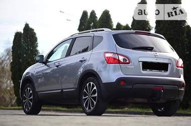 Позашляховик / Кросовер Nissan Qashqai 2010 в 