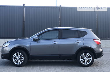 Позашляховик / Кросовер Nissan Qashqai 2013 в 