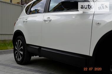 Позашляховик / Кросовер Nissan Qashqai 2014 в 