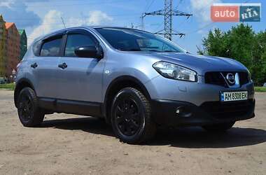 Внедорожник / Кроссовер Nissan Qashqai 2010 в 