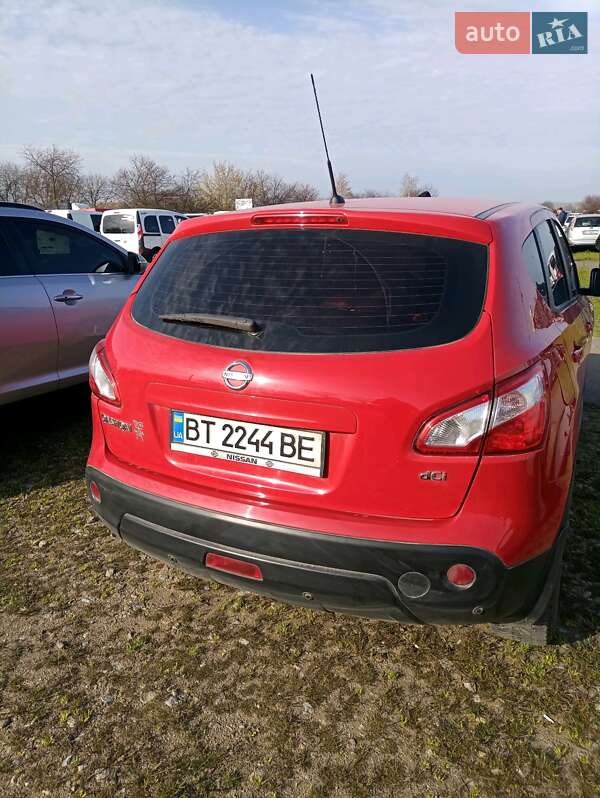 Внедорожник / Кроссовер Nissan Qashqai 2013 в Черновцах