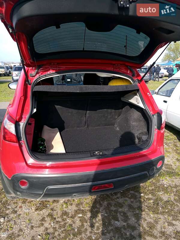 Внедорожник / Кроссовер Nissan Qashqai 2013 в Черновцах