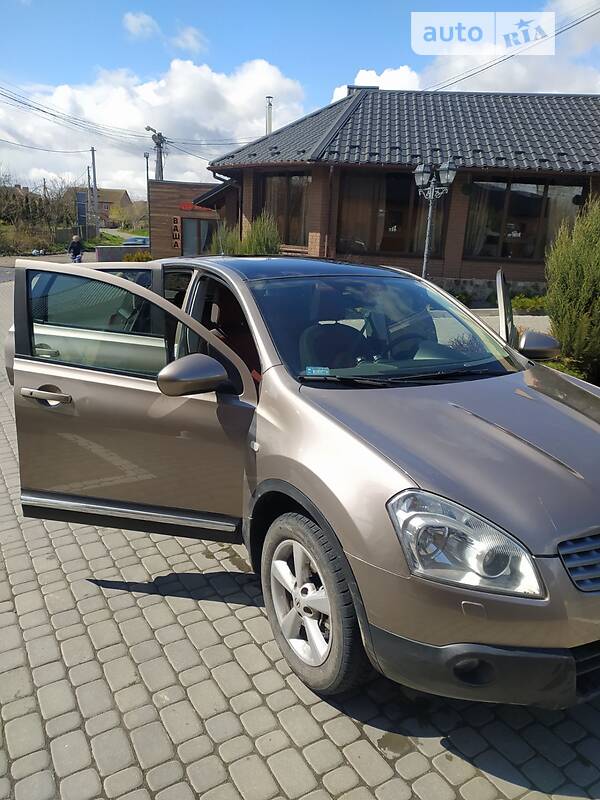 Минивэн Nissan Qashqai 2008 в Литине