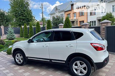 Позашляховик / Кросовер Nissan Qashqai 2013 в Чернівцях