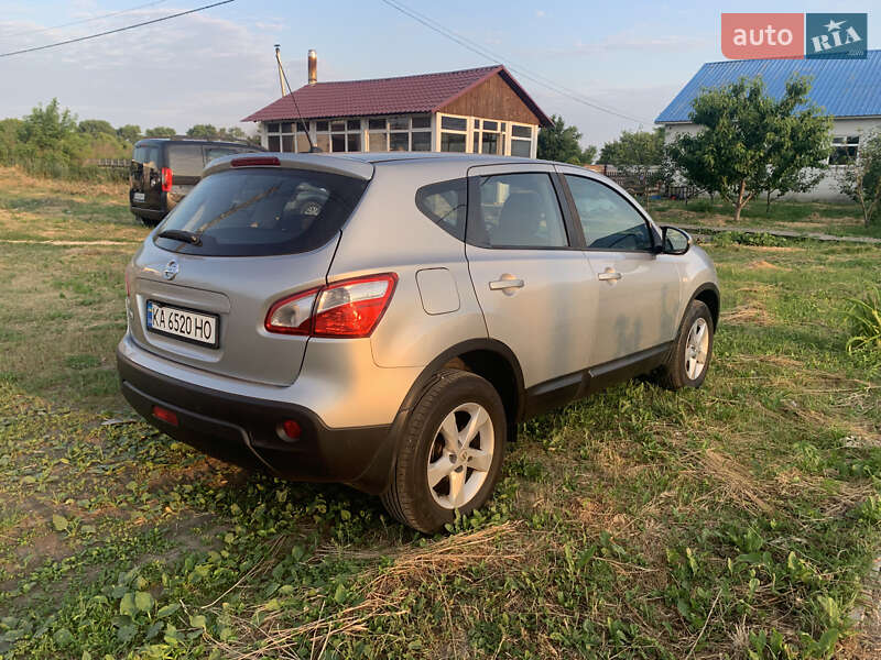 Позашляховик / Кросовер Nissan Qashqai 2010 в Києві