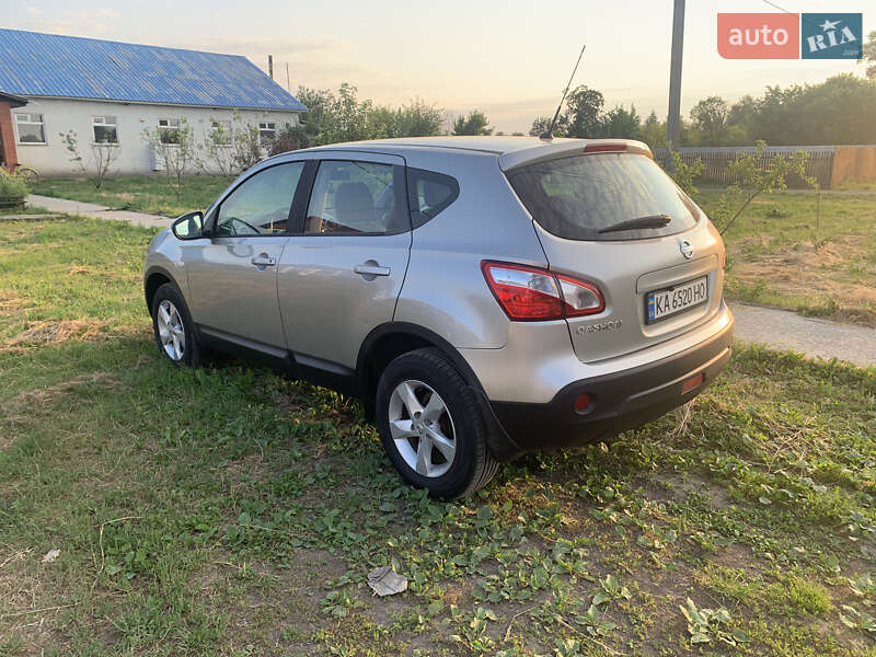 Позашляховик / Кросовер Nissan Qashqai 2010 в Києві
