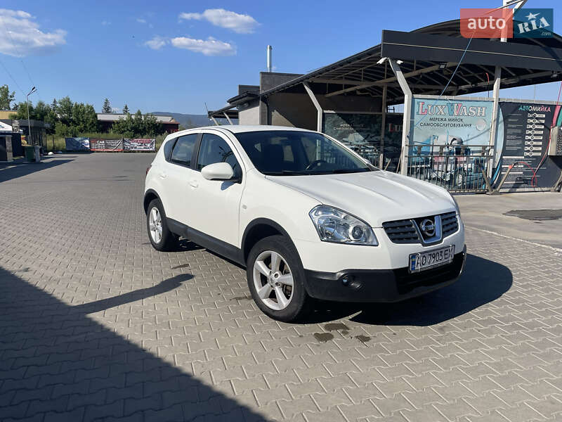 Позашляховик / Кросовер Nissan Qashqai 2010 в 