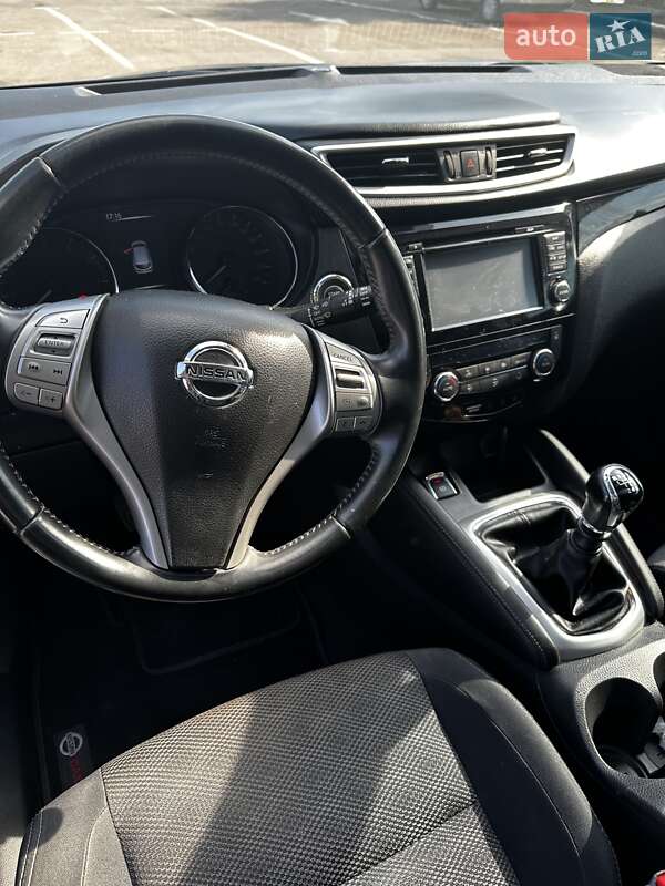 Внедорожник / Кроссовер Nissan Qashqai 2015 в Луцке
