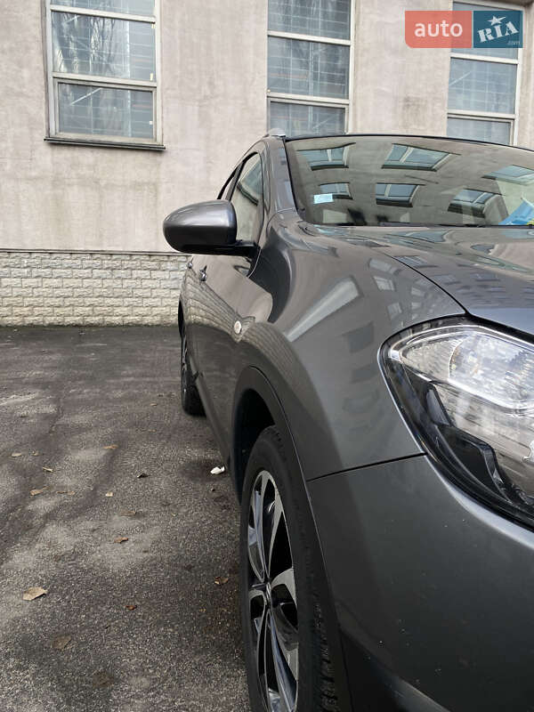 Позашляховик / Кросовер Nissan Qashqai 2011 в Києві