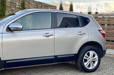 Внедорожник / Кроссовер Nissan Qashqai 2010 в Стрые