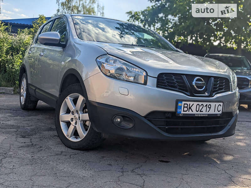 Позашляховик / Кросовер Nissan Qashqai 2010 в Рівному