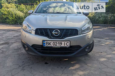 Позашляховик / Кросовер Nissan Qashqai 2010 в Рівному