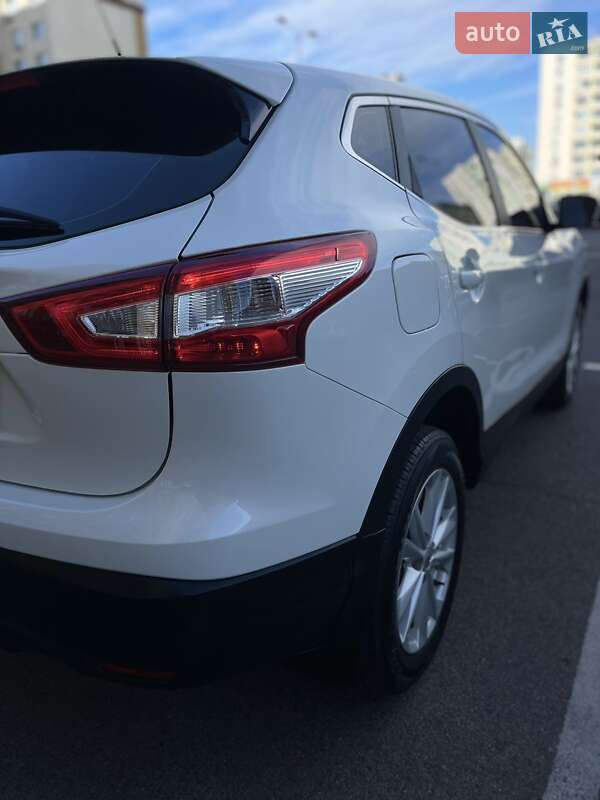 Внедорожник / Кроссовер Nissan Qashqai 2016 в Софиевской Борщаговке