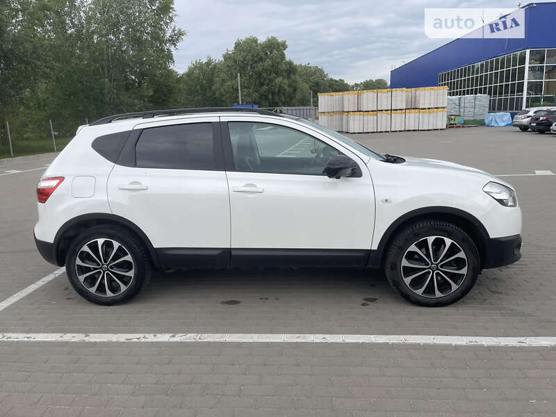 Внедорожник / Кроссовер Nissan Qashqai 2013 в 