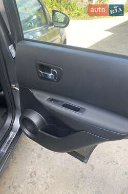 Внедорожник / Кроссовер Nissan Qashqai 2012 в 