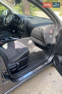 Внедорожник / Кроссовер Nissan Qashqai 2012 в 